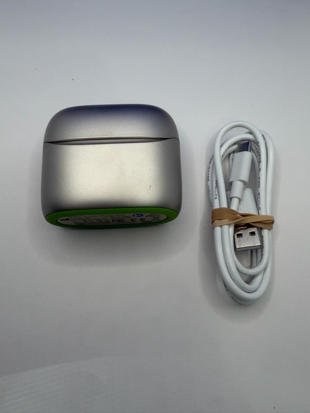 Phonak ChargerGo RIC Infinio Silver Hearing Aid Charging Case with USB Cable - Picture 5 of 6
